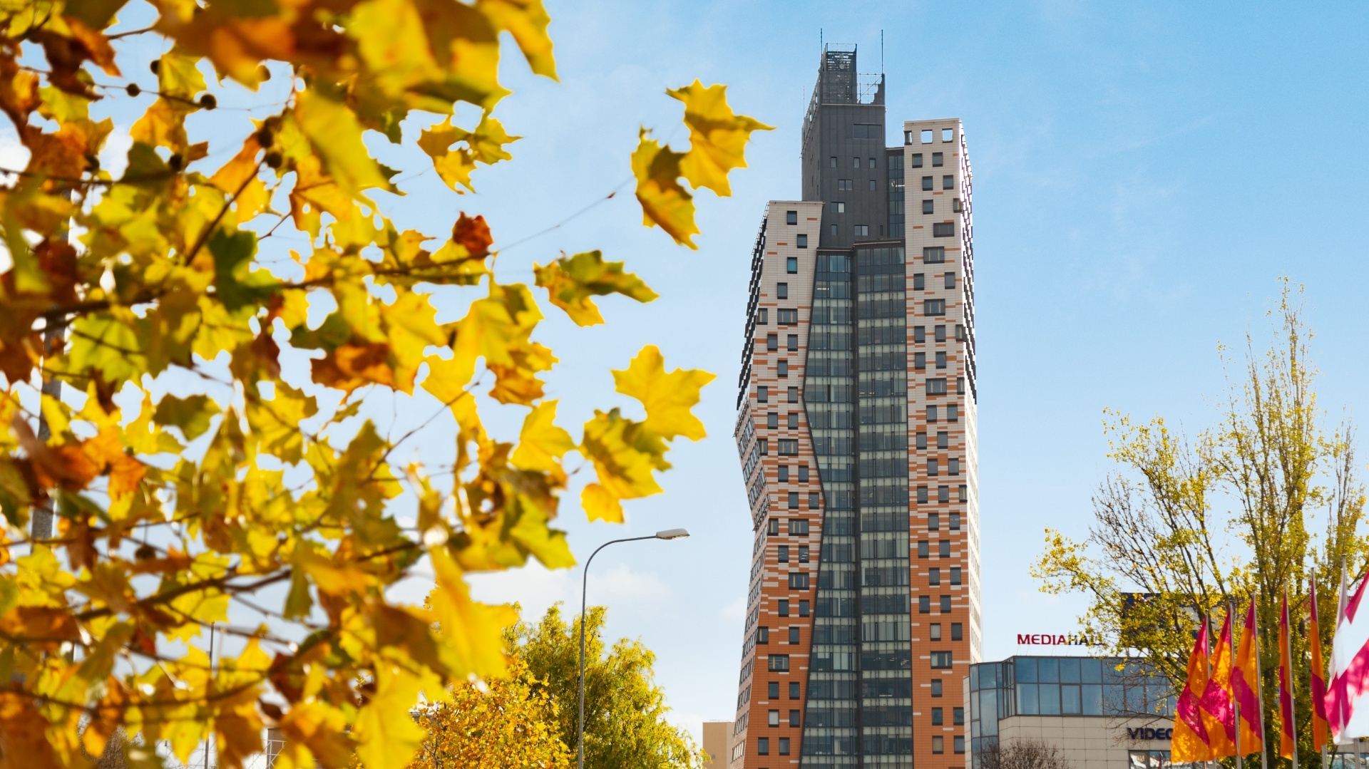 Pohled na budovu AZ Tower
