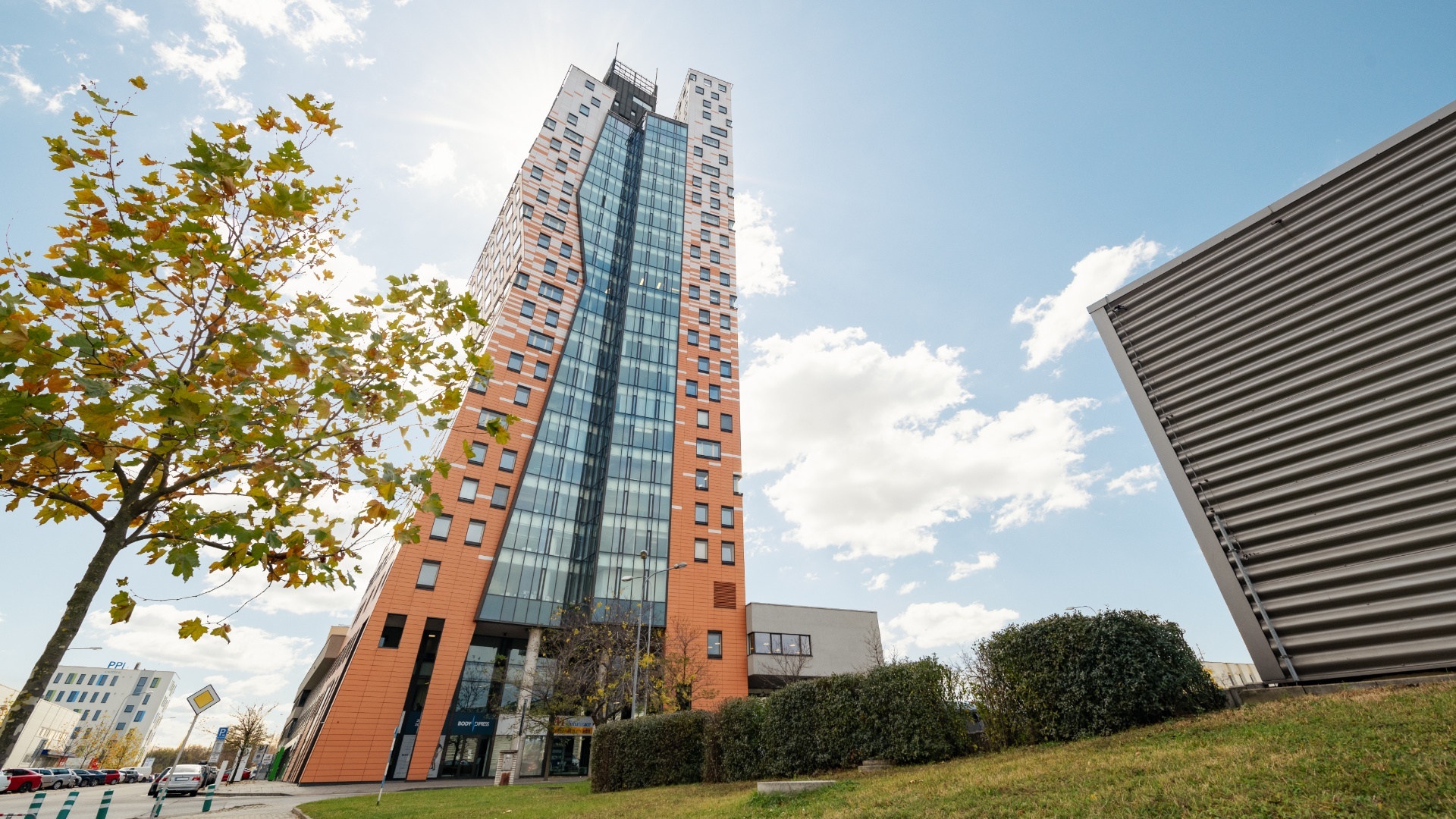 Pohled na budovu AZ Tower